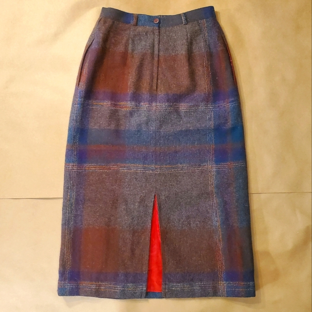 Vintage wool midi skirt by Paris Star size 8 (24" waist)